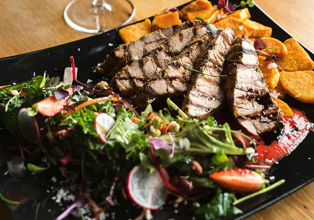 Steak and spinach salad on a plate